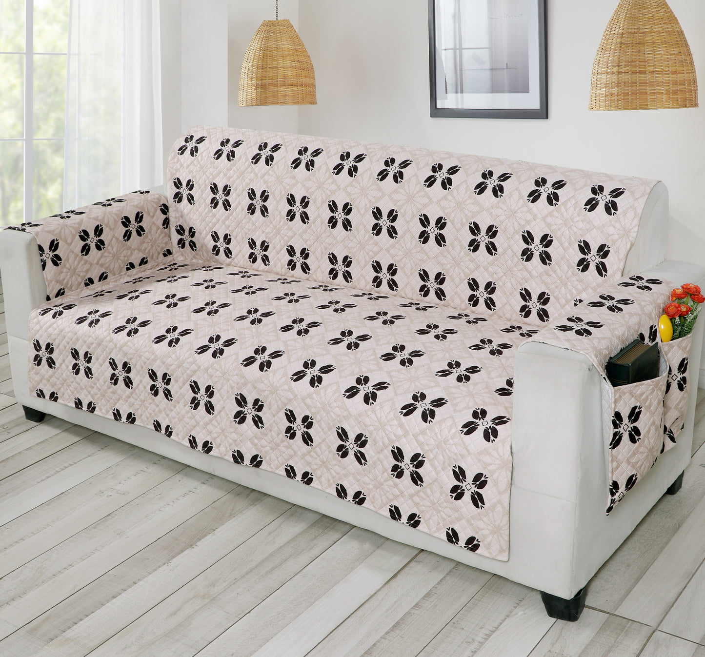 FABRIGAANZA Quilted Sofa Cover | Premium Armchair Protector with Anti-Slip Backing and Side Pockets, Soft & Washable Fabric | Ideal for Homes with Pets, Kids, Daily Use - Beige Damask