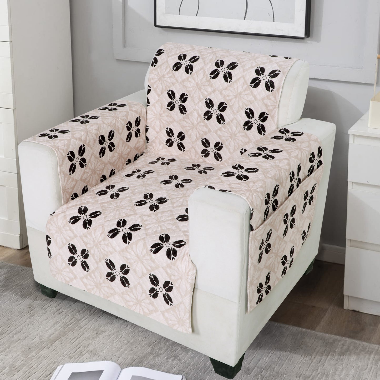 FABRIGAANZA Quilted Sofa Cover | Premium Armchair Protector with Anti-Slip Backing and Side Pockets, Soft & Washable Fabric | Ideal for Homes with Pets, Kids, Daily Use - Beige Damask