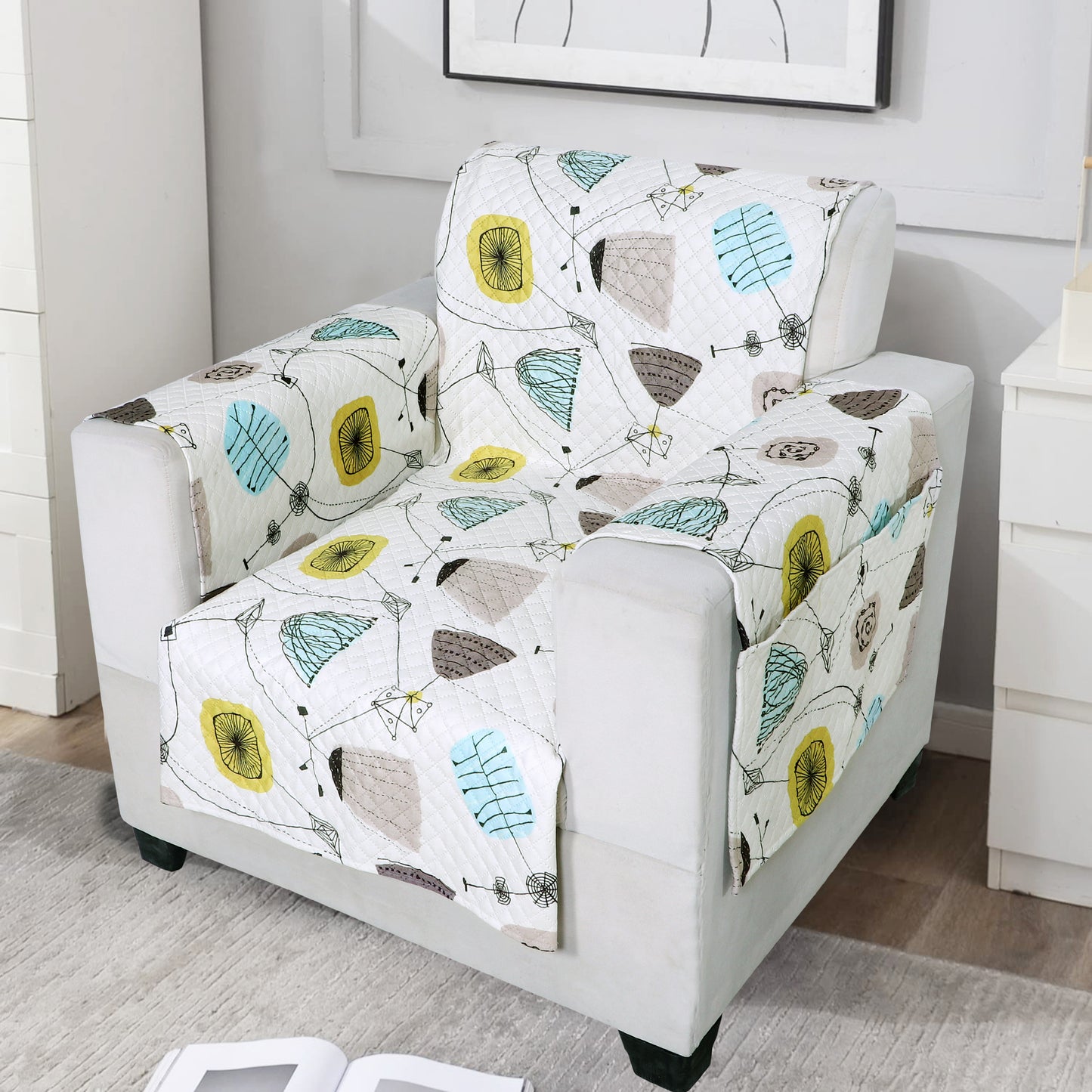 FABRIGAANZA Quilted Sofa Cover | Premium Armchair Protector with Anti-Slip Backing and Side Pockets, Soft & Washable Fabric | Ideal for Homes with Pets, Kids, Daily Use - White Floral
